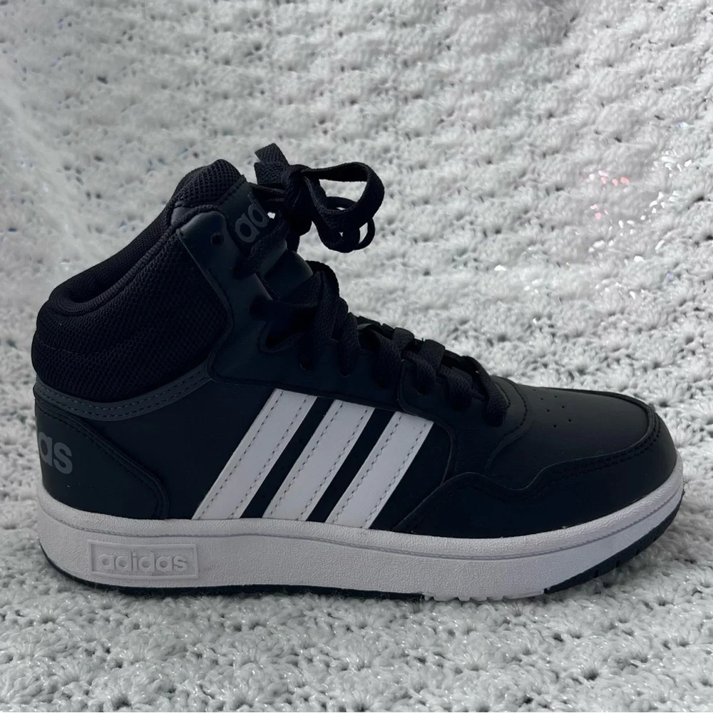 Adidas Hoops Mid 3.0 kids sneaker- black/ white boys size 2 - Picture 2 of 12